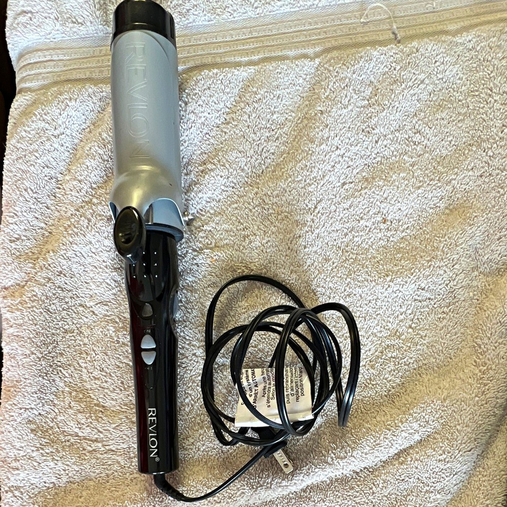 Revlon RVIR1085 1.5 in Ceramic Curling Iron, 30 Heat Settings 400°F Black/Silver